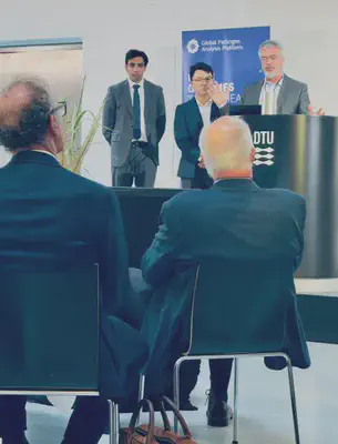Samir Bhatt and Harrison Bo Hua Zhu on stage at the launch event.